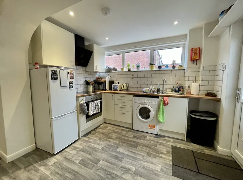 Spacious 2 Bed House // JUL 2026 - Thumbnail 1